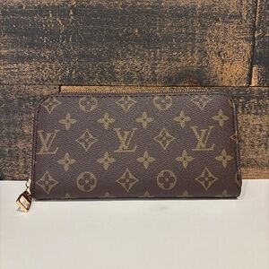 *Not authentic LV wallet